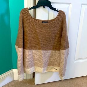 Abercrombie and Fitch tan/cream/white sweater size small
